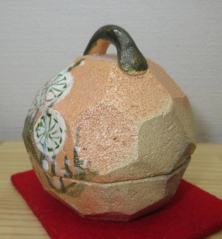 送料込【逢絢亭・新品】茶道具 香合 赤楽 乾山 槍梅の図 佐々木昭楽 共箱入り 送料込【逢絢亭・新品】茶道具 香合 赤楽 乾山 槍梅の図 佐々木